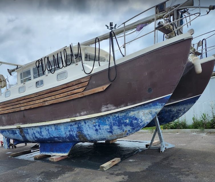 Aerogommage del casco de un barco: decapado eficaz y ecológico del antifouling